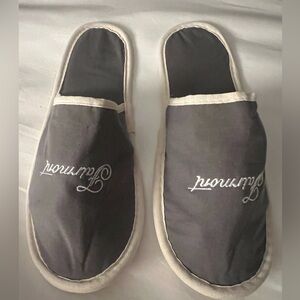 NEW Fairmont Hotels Luxury Hotel Spa Slippers - Grey & White with Cork